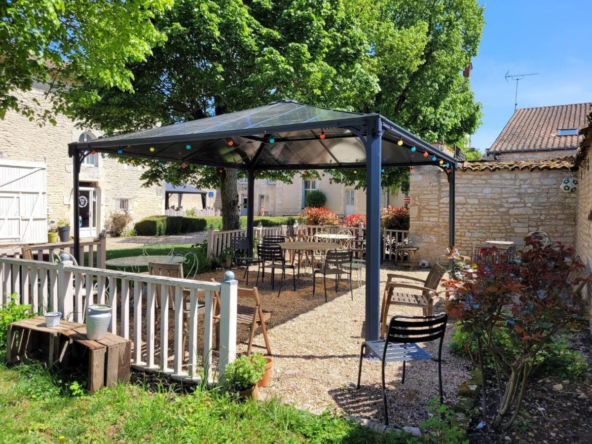 La Roseraie Neuville-du-Poitou 외부 사진